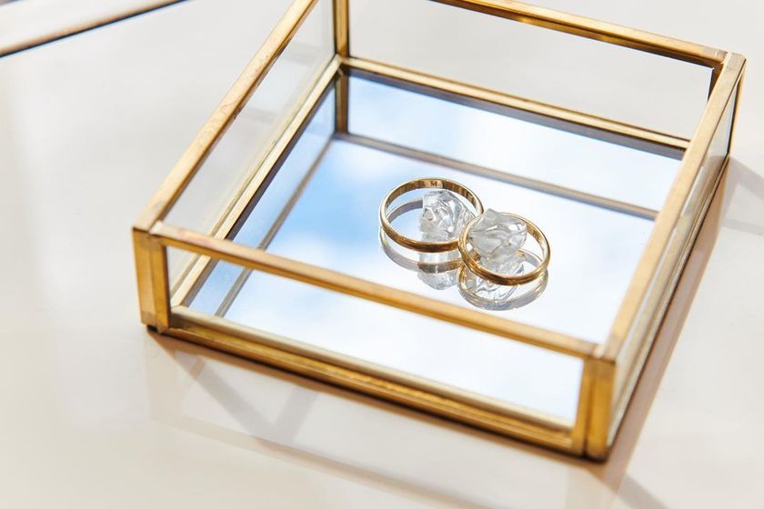 プレーンでおしゃれ。素材選びが重要な、シンプルデザインのリングピローデザインまとめ💍にて紹介している画像