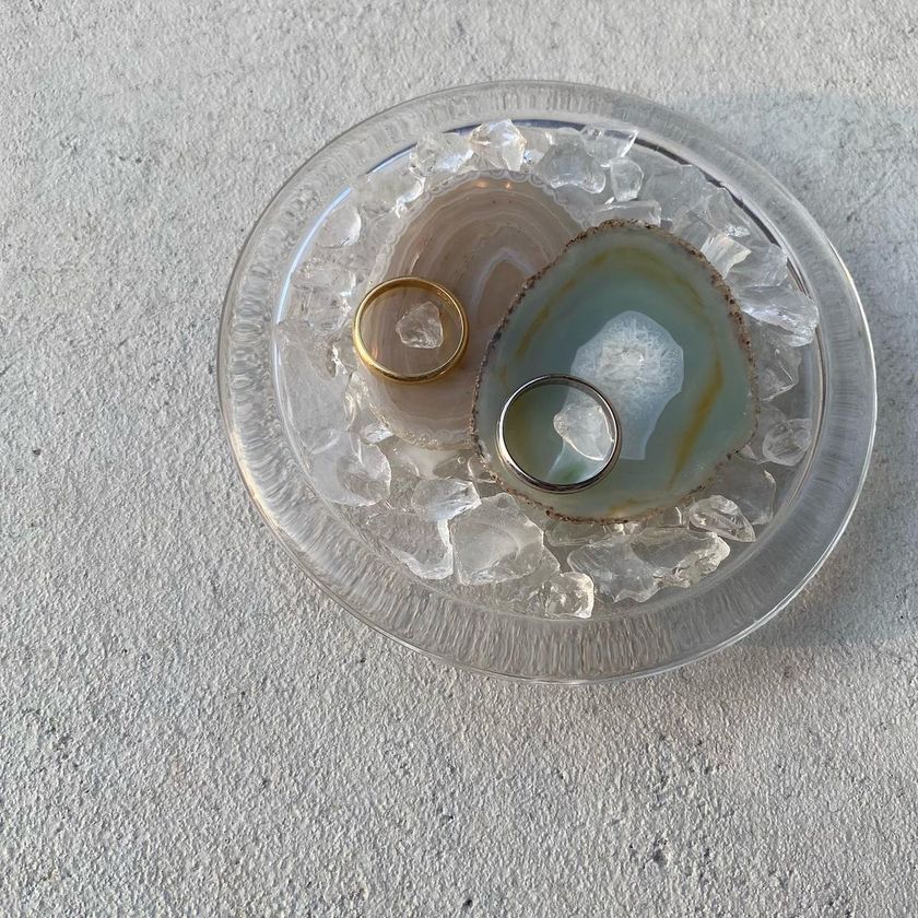 プレーンでおしゃれ。素材選びが重要な、シンプルデザインのリングピローデザインまとめ💍にて紹介している画像