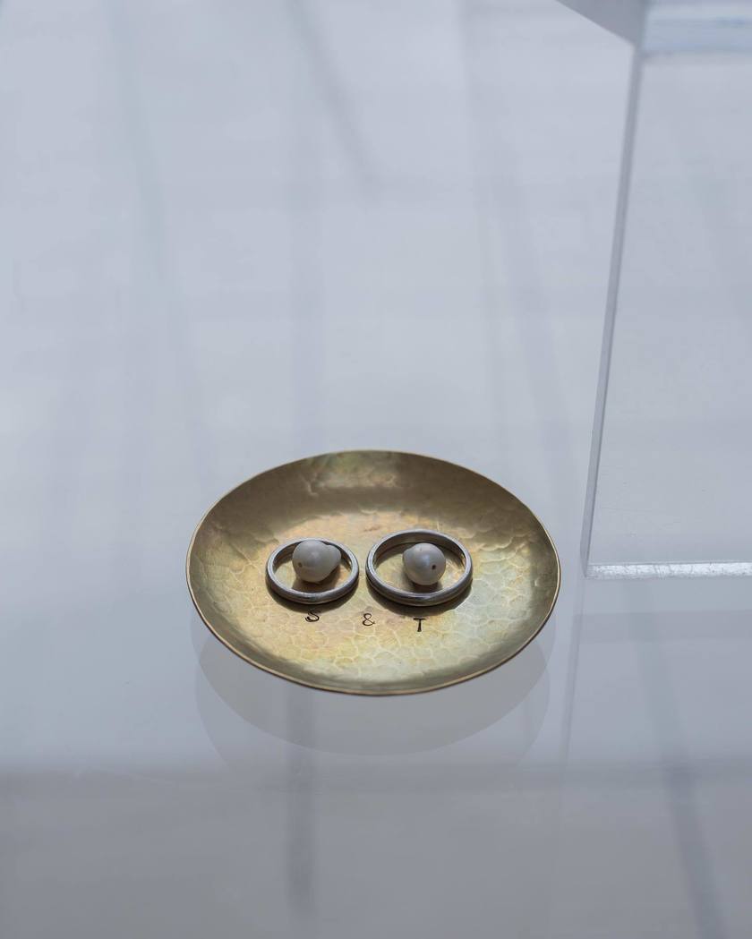 プレーンでおしゃれ。素材選びが重要な、シンプルデザインのリングピローデザインまとめ💍にて紹介している画像