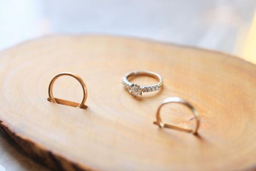 プレーンでおしゃれ。素材選びが重要な、シンプルデザインのリングピローデザインまとめ💍にて紹介している画像