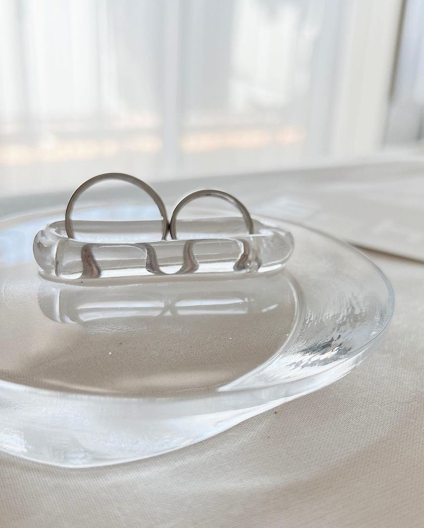 プレーンでおしゃれ。素材選びが重要な、シンプルデザインのリングピローデザインまとめ💍にて紹介している画像