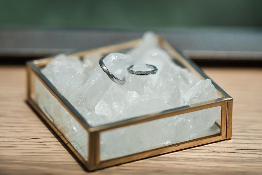 プレーンでおしゃれ。素材選びが重要な、シンプルデザインのリングピローデザインまとめ💍にて紹介している画像