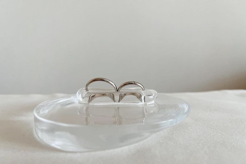 プレーンでおしゃれ。素材選びが重要な、シンプルデザインのリングピローデザインまとめ💍にて紹介している画像