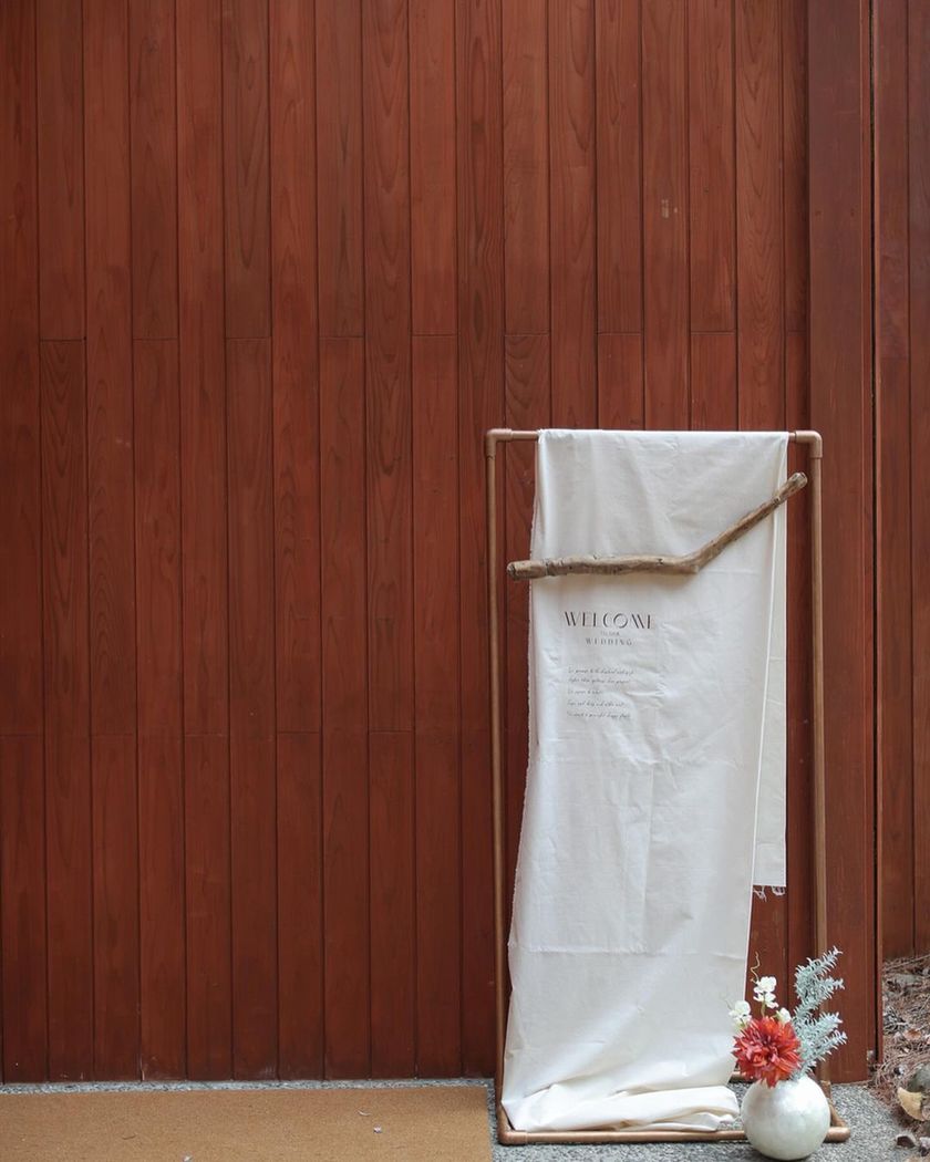 # Trend Item: Welcome Banners ✨ A Collection of Tapestry Designs Prepared by Brides ♡にて紹介している画像