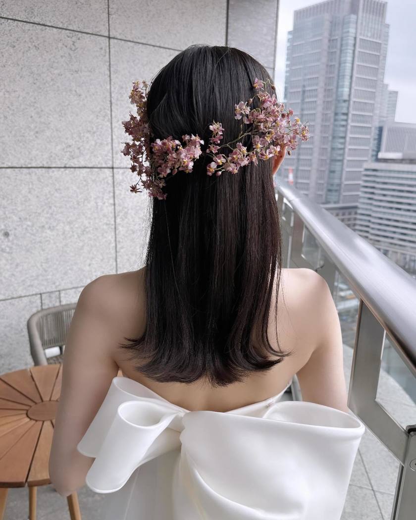 Recent Trends Made Clear! A Comprehensive Guide to Popular and Desired Bridal Hair Arrangements for 2024*にて紹介している画像
