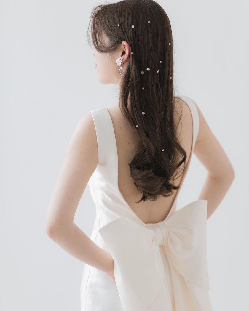 12 Selections of "Bijou Hair" Arrangements with Rhinestones on Shimmering Hair 💎にて紹介している画像