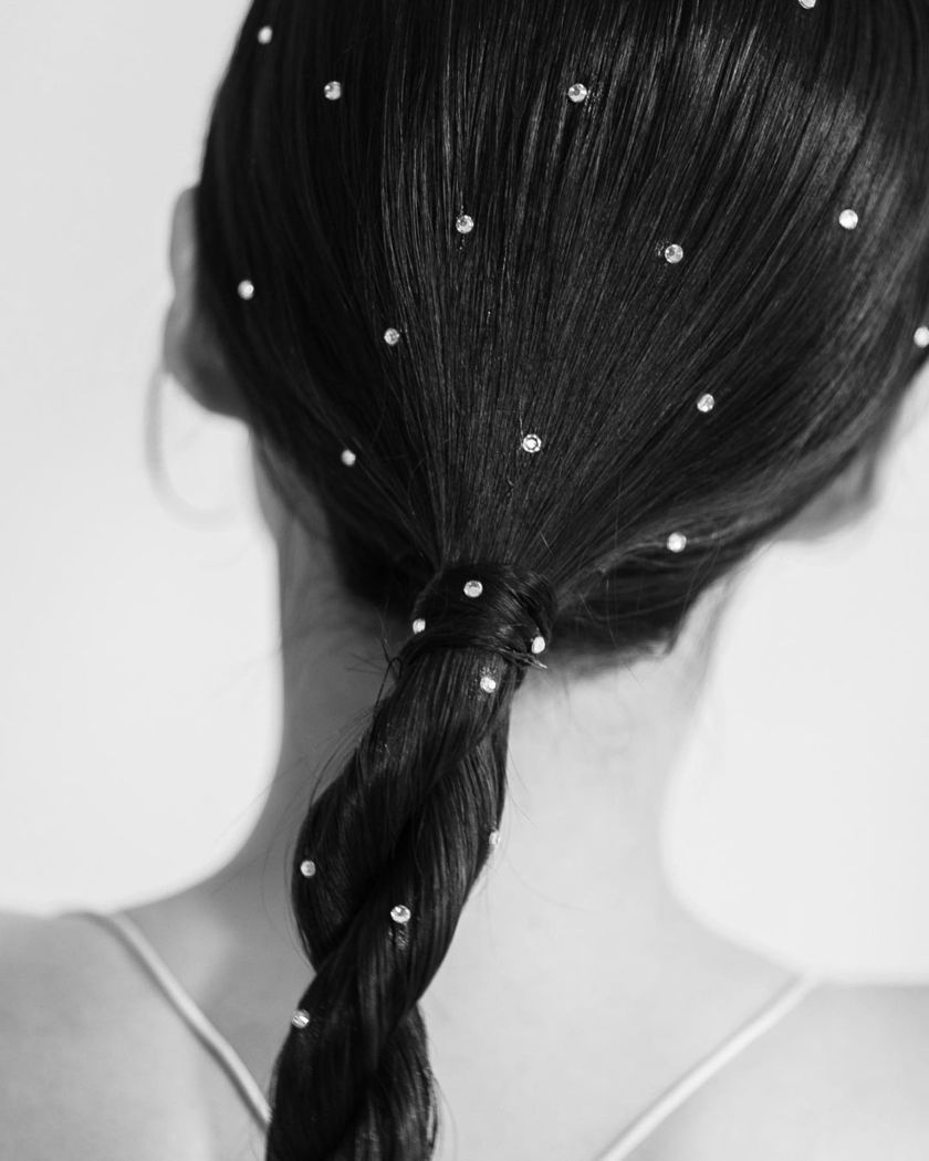 12 Selections of "Bijou Hair" Arrangements with Rhinestones on Shimmering Hair 💎にて紹介している画像