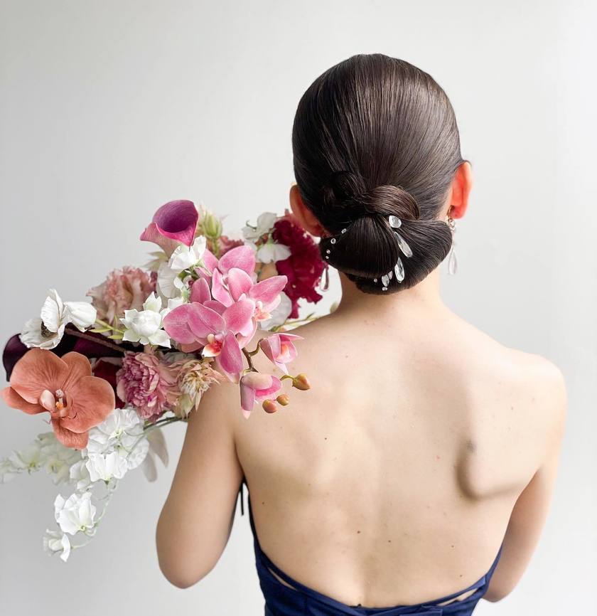 12 Selections of "Bijou Hair" Arrangements with Rhinestones on Shimmering Hair 💎にて紹介している画像