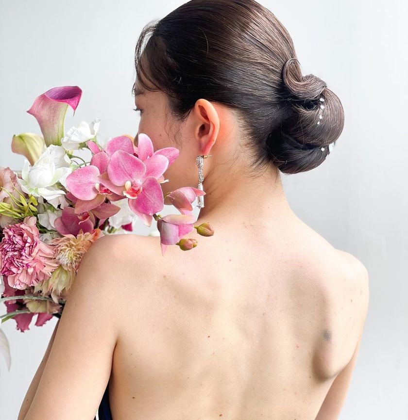 12 Selections of "Bijou Hair" Arrangements with Rhinestones on Shimmering Hair 💎にて紹介している画像