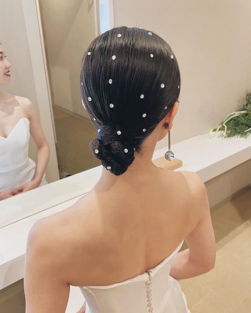 Recent Trends Made Clear! A Comprehensive Guide to Popular and Desired Bridal Hair Arrangements for 2024*にて紹介している画像
