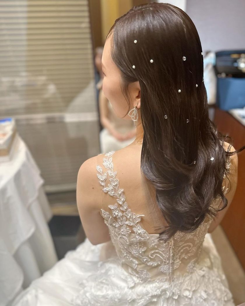 12 Selections of "Bijou Hair" Arrangements with Rhinestones on Shimmering Hair 💎にて紹介している画像