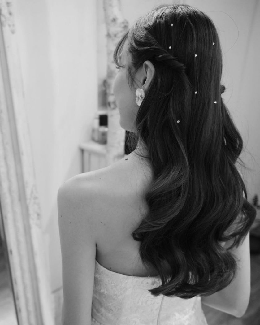 12 Selections of "Bijou Hair" Arrangements with Rhinestones on Shimmering Hair 💎にて紹介している画像