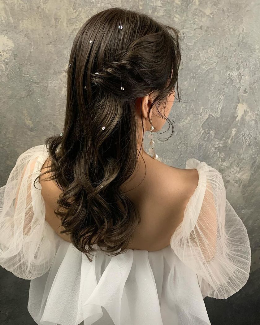 12 Selections of "Bijou Hair" Arrangements with Rhinestones on Shimmering Hair 💎にて紹介している画像