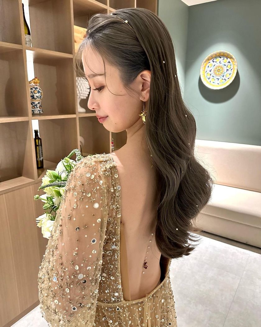 Recent Trends Made Clear! A Comprehensive Guide to Popular and Desired Bridal Hair Arrangements for 2024*にて紹介している画像