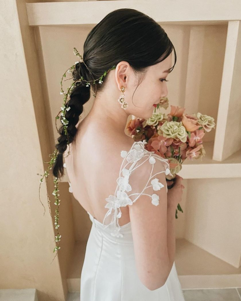 The delicate curves are beautiful ♡ A special feature on bridal hair arrangements using "Yukiyanagi" as hair decorations＊にて紹介している画像