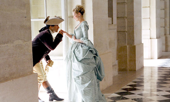 マリーアントワネットも愛した色♡ブルーグレードレスが最高に大人可愛い！にて紹介している画像