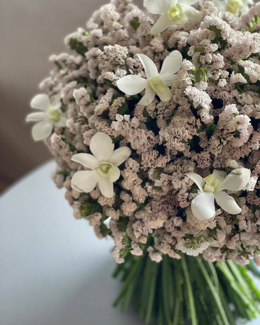 A Wedding Bouquet Special Featuring the Cute and Fluffy Starches that Will Naturally Turn into Dried Flowers♡にて紹介している画像