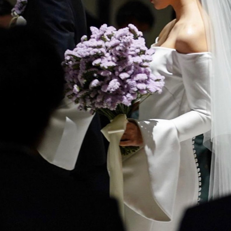 A Wedding Bouquet Special Featuring the Cute and Fluffy Starches that Will Naturally Turn into Dried Flowers♡にて紹介している画像