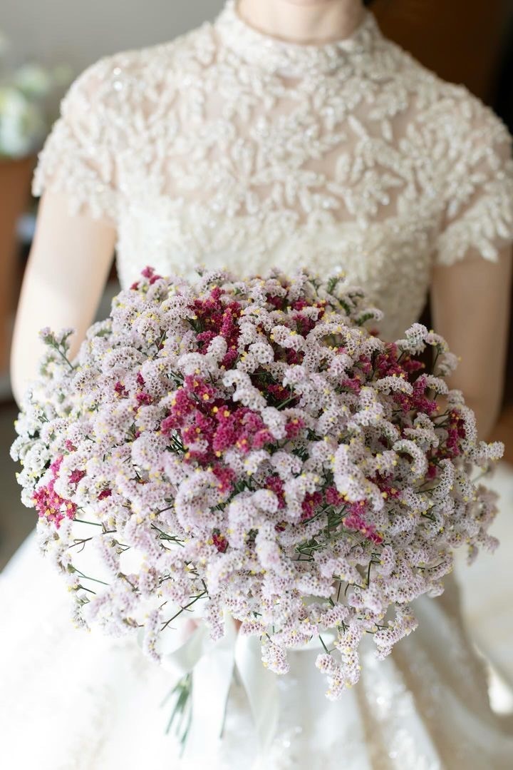A Wedding Bouquet Special Featuring the Cute and Fluffy Starches that Will Naturally Turn into Dried Flowers♡にて紹介している画像