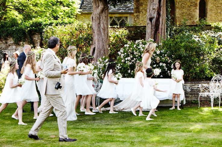 The Trendsetter of Boho: Supermodel Kate Moss's Stylish Wedding!にて紹介している画像