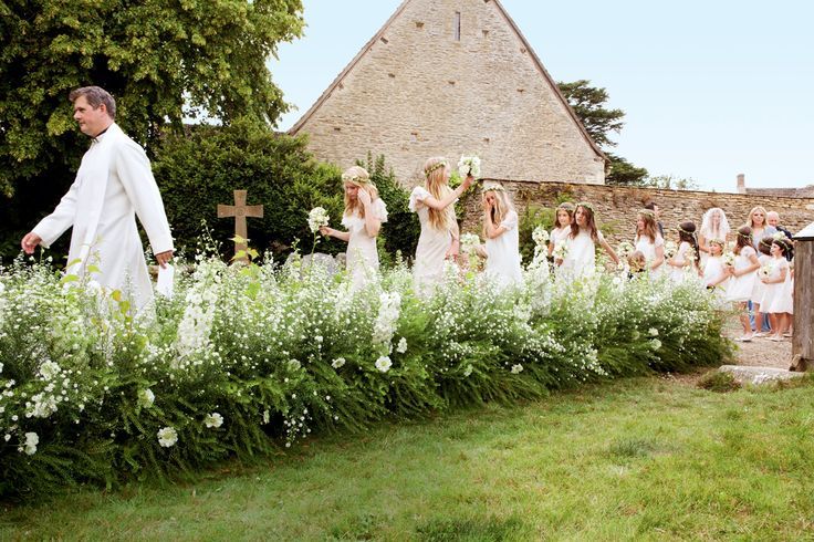 The Trendsetter of Boho: Supermodel Kate Moss's Stylish Wedding!にて紹介している画像