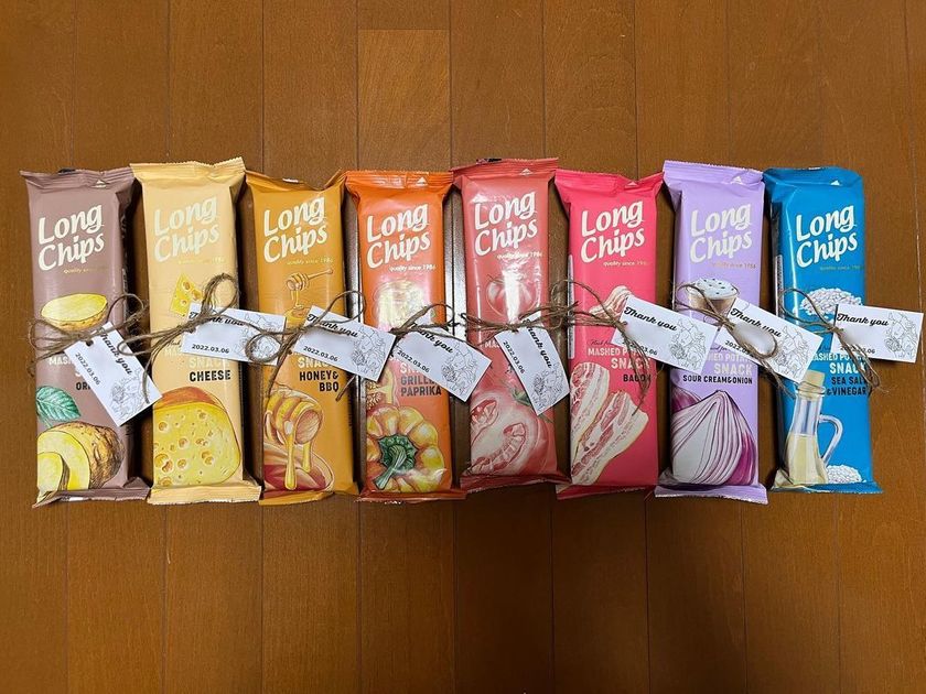 Inside are long potato chips 💜 Colorful and cute "long chips" seem to be the new trend for small gifts 💚にて紹介している画像