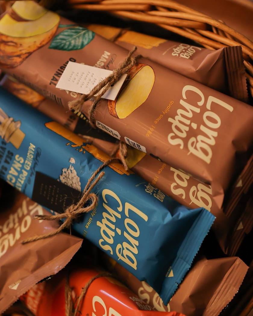 Inside are long potato chips 💜 Colorful and cute "long chips" seem to be the new trend for small gifts 💚にて紹介している画像