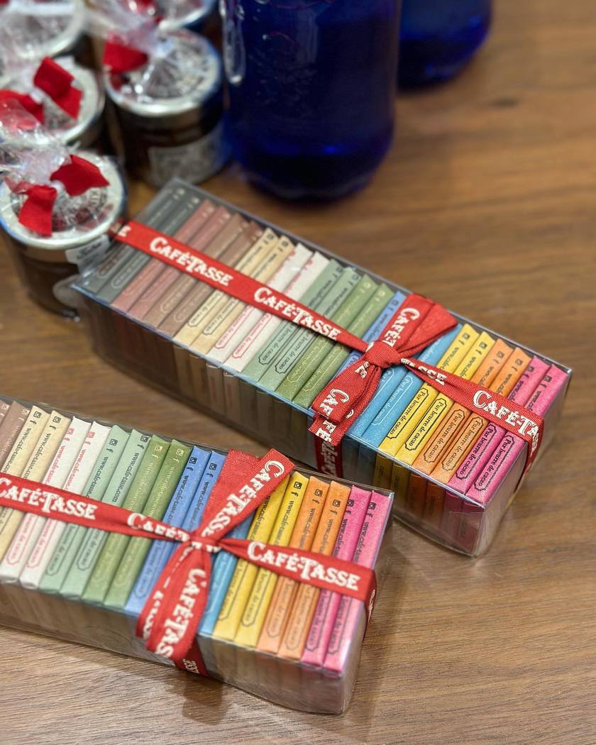 Chocolate that goes well with coffee ♡ Colorful and cute looking chocolates from [Cafetasse](https://www.cafetasse.com) 🍫にて紹介している画像