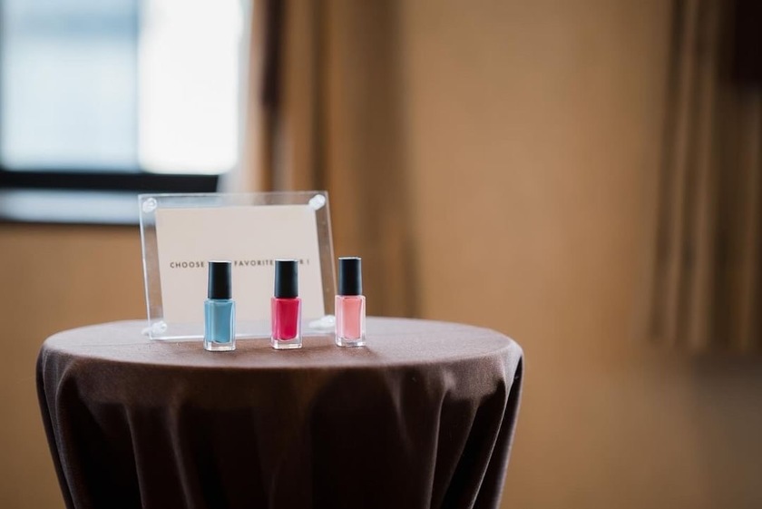 네일리스트와 화장품 브랜드에서 일하는 분들에게도♡ 매니큐어로 웨딩 캔버스를 만드는 것이 새롭다💅にて紹介している画像