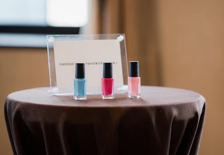 네일리스트와 화장품 브랜드에서 일하는 분들에게도♡ 매니큐어로 웨딩 캔버스를 만드는 것이 새롭다💅にて紹介している画像