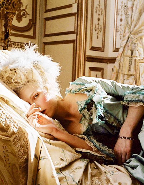 マリーアントワネットも愛した色♡ブルーグレードレスが最高に大人可愛い！にて紹介している画像