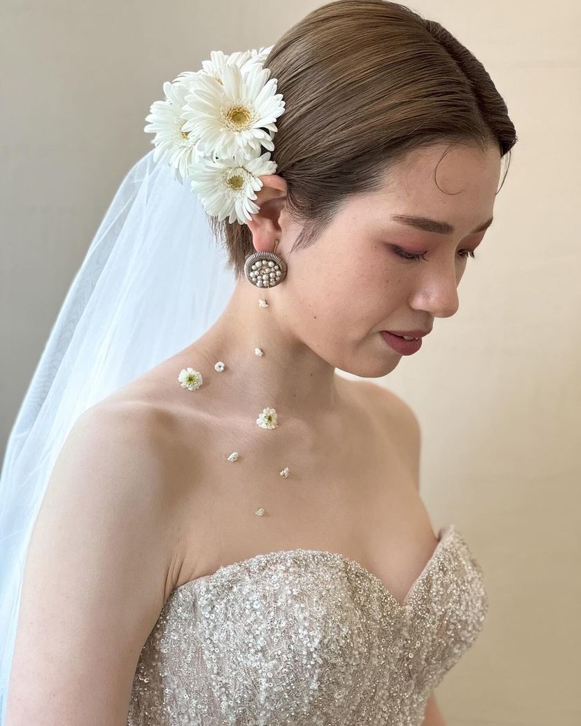 Adorning with Flowers 🌸 A Special Feature on Brides who Recently Opted for Popular 【Body Flowers】 🌼にて紹介している画像