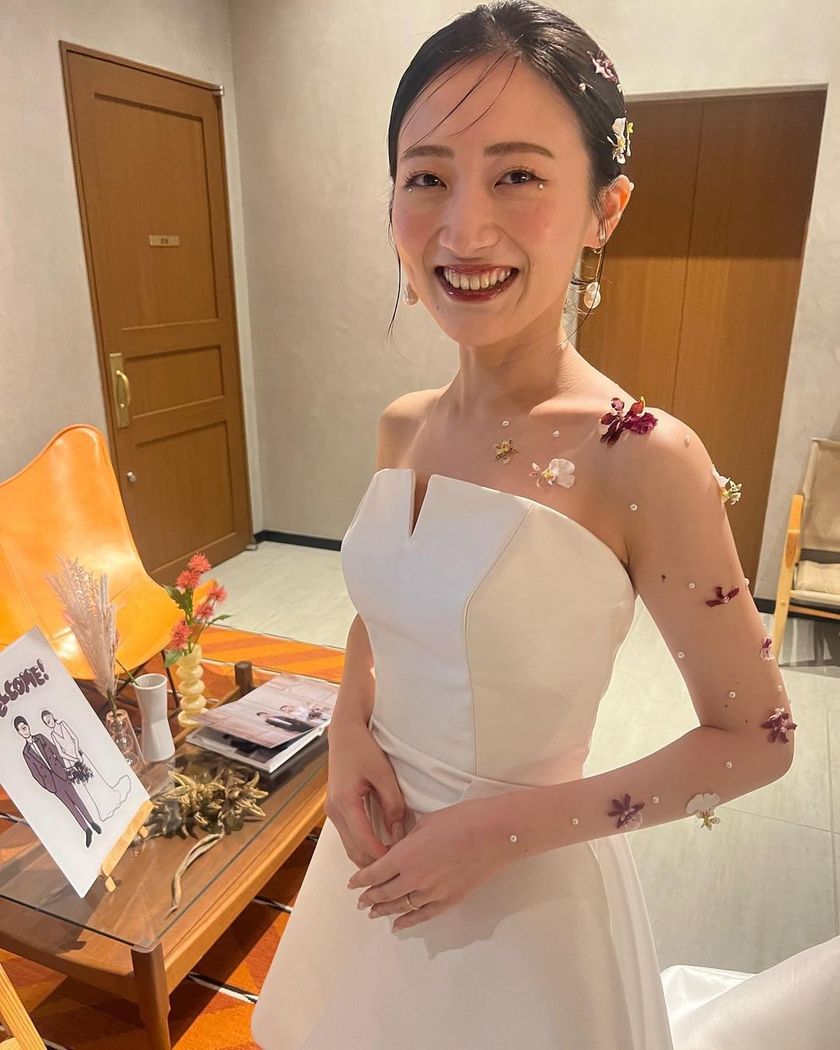 Adorning with Flowers 🌸 A Special Feature on Brides who Recently Opted for Popular 【Body Flowers】 🌼にて紹介している画像