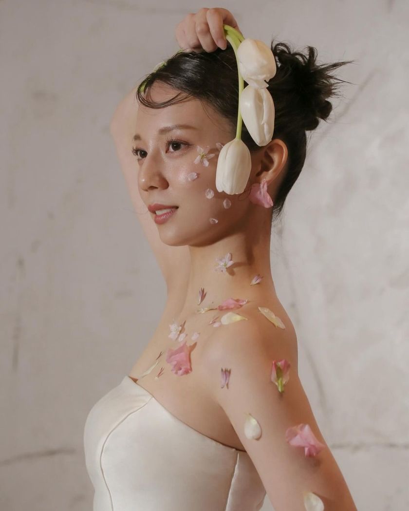 Adorning with Flowers 🌸 A Special Feature on Brides who Recently Opted for Popular 【Body Flowers】 🌼にて紹介している画像