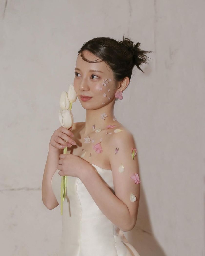 Adorning with Flowers 🌸 A Special Feature on Brides who Recently Opted for Popular 【Body Flowers】 🌼にて紹介している画像