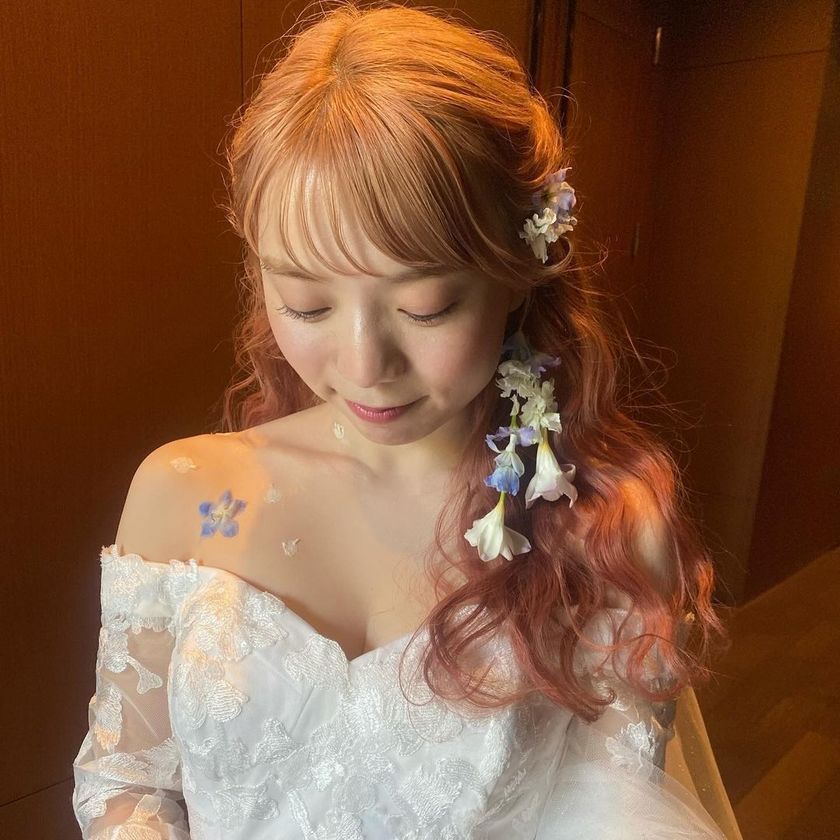 Adorning with Flowers 🌸 A Special Feature on Brides who Recently Opted for Popular 【Body Flowers】 🌼にて紹介している画像