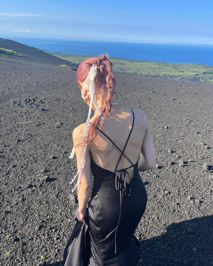 The only place in Japan referred to as a "desert"! Location photos taken at the "Ura Desert" located in Izu Oshima, Tokyo.にて紹介している画像