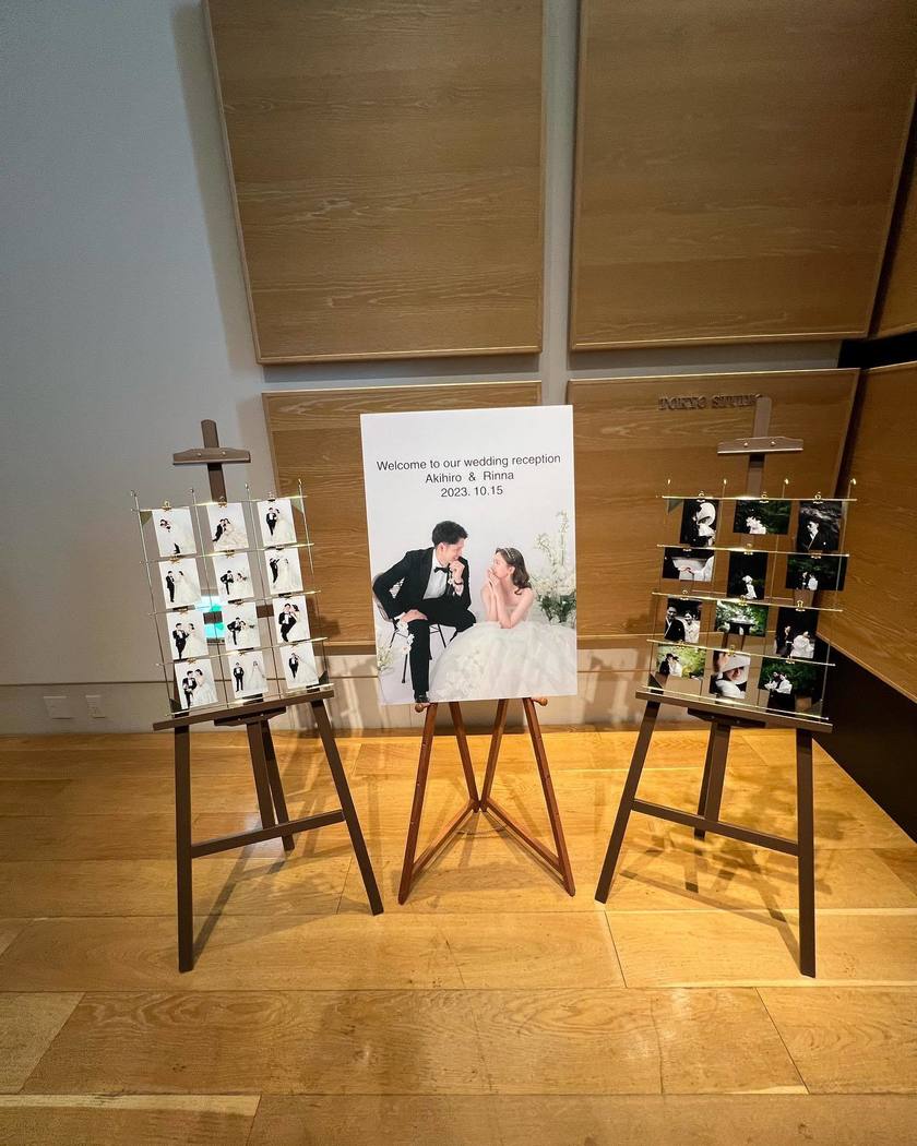 Treasure it 🫶🏻 An idea to have guests write a "message" on the welcome board used at the wedding reception during the after-party 🖋️にて紹介している画像