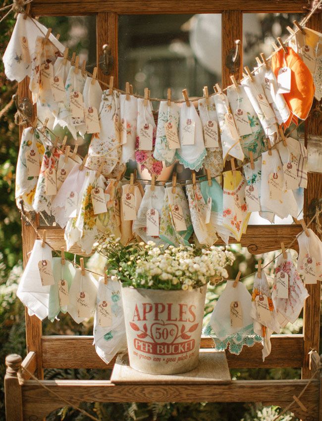 Essential Items for Girls: Adorable Handkerchief Decoration Ideas for Weddingsにて紹介している画像
