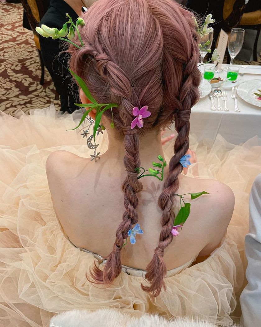 Recent Trends Made Clear! A Comprehensive Guide to Popular and Desired Bridal Hair Arrangements for 2024*にて紹介している画像