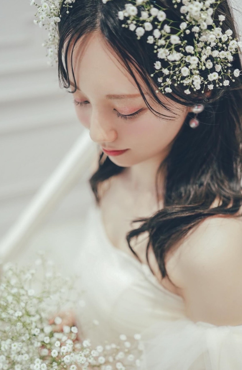 A Special Feature on Hair Arrangements with the Adorable Pure Atmosphere: 〔Baby's Breath Headband〕 That You Want to Imitate ♡にて紹介している画像