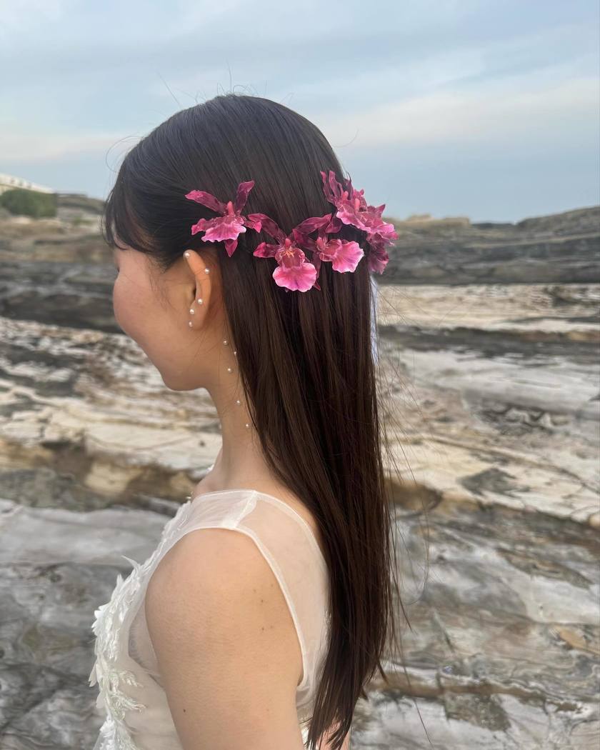 Where would you like to apply it? A collection of "Body Pearl" arrangements using pearls on the back, shoulders, and décolletage.にて紹介している画像