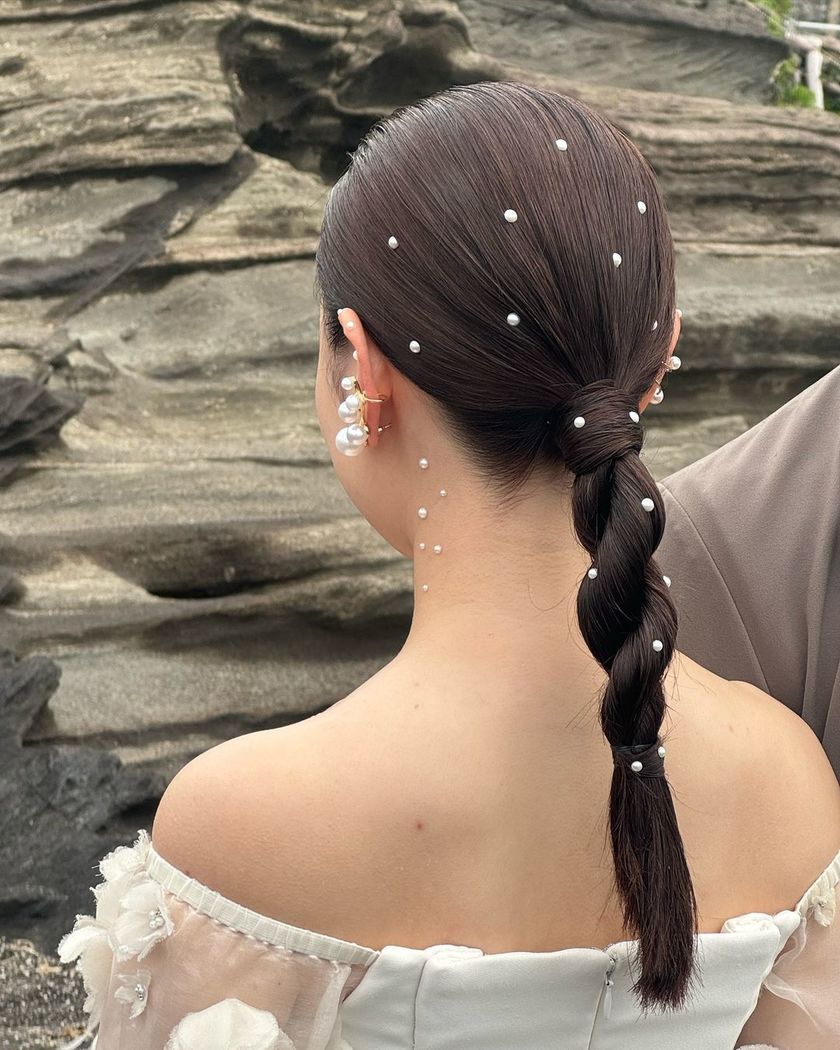 Where would you like to apply it? A collection of "Body Pearl" arrangements using pearls on the back, shoulders, and décolletage.にて紹介している画像