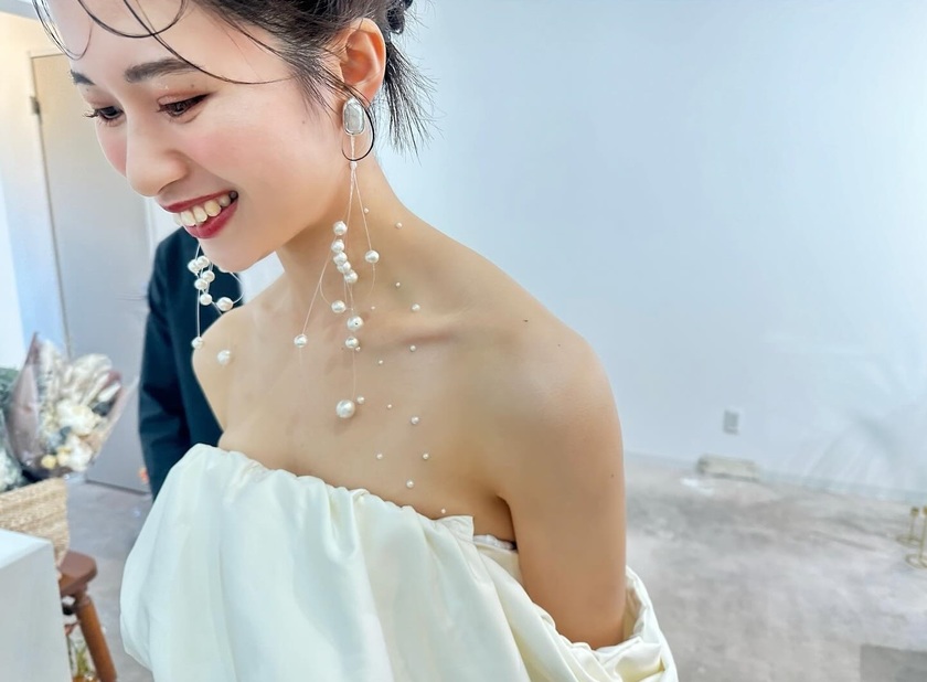 Where would you like to apply it? A collection of "Body Pearl" arrangements using pearls on the back, shoulders, and décolletage.にて紹介している画像