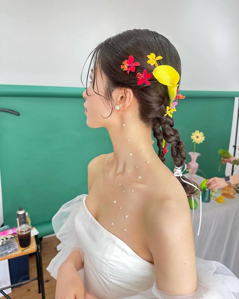 Where would you like to apply it? A collection of "Body Pearl" arrangements using pearls on the back, shoulders, and décolletage.にて紹介している画像