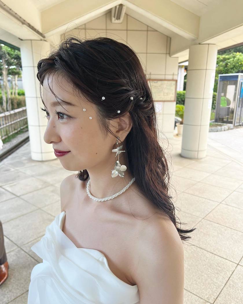 Where would you like to apply it? A collection of "Body Pearl" arrangements using pearls on the back, shoulders, and décolletage.にて紹介している画像
