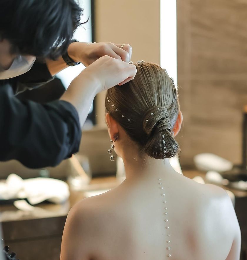 Where would you like to apply it? A collection of "Body Pearl" arrangements using pearls on the back, shoulders, and décolletage.にて紹介している画像