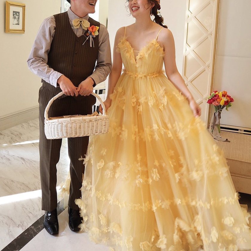 A summary of brands that have the yellow fluffy and fuzzy dress, also known as the chick dress. 🐤にて紹介している画像