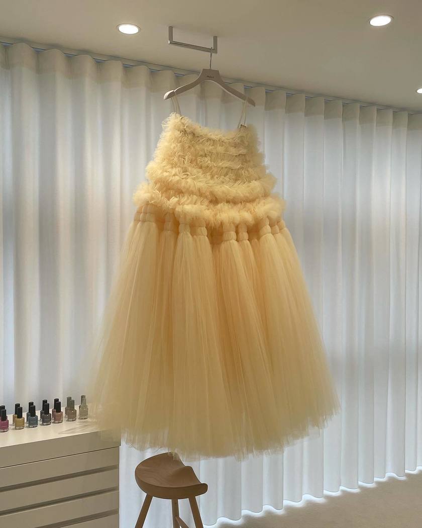 A summary of brands that have the yellow fluffy and fuzzy dress, also known as the chick dress. 🐤にて紹介している画像
