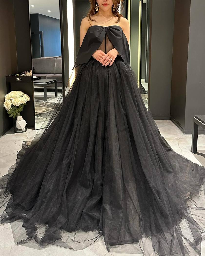 Skin is visible......😲🎀 Vera Wang's 【HEAMIA】 is shockingly cute and sexy 🖤にて紹介している画像